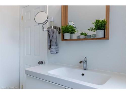 66 Short Street, Waterloo, ON - Indoor Photo Showing Bathroom