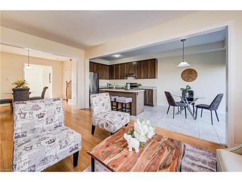 137 Huntingford Trail, Woodstock, ON - Indoor Photo Showing Living Room