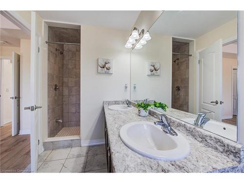 137 Huntingford Trail, Woodstock, ON - Indoor Photo Showing Bathroom