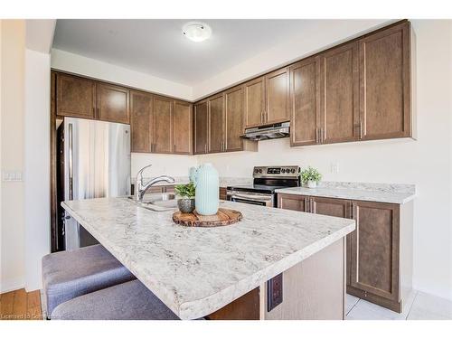 137 Huntingford Trail, Woodstock, ON - Indoor Photo Showing Kitchen