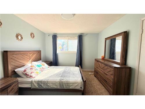 52-320 Bluevale Avenue N, Waterloo, ON - Indoor Photo Showing Bedroom