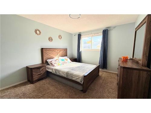 52-320 Bluevale Avenue N, Waterloo, ON - Indoor Photo Showing Bedroom