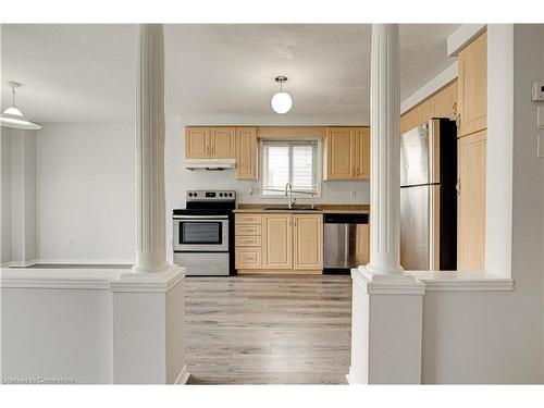 656 New Hampshire Street, Waterloo, ON - Indoor Photo Showing Kitchen