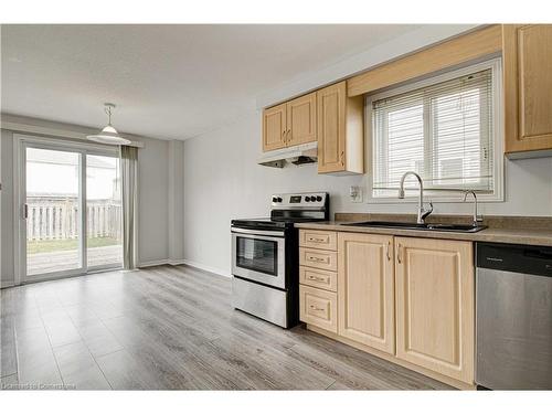 656 New Hampshire Street, Waterloo, ON - Indoor Photo Showing Kitchen