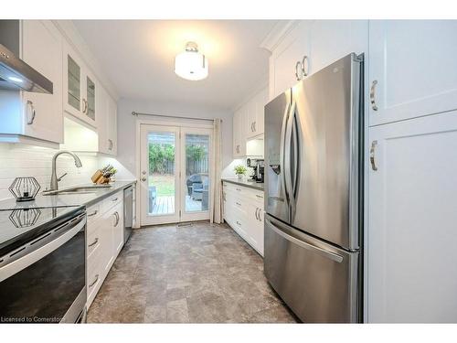 537 Drummerhill Crescent, Waterloo, ON - Indoor Photo Showing Kitchen With Upgraded Kitchen