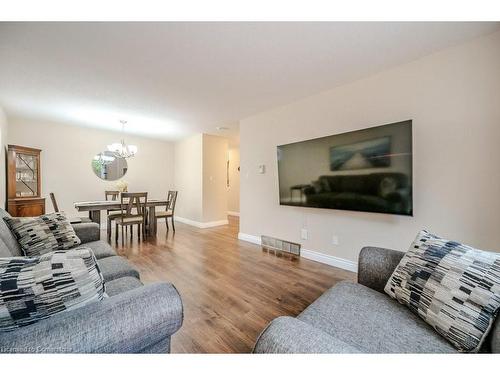 537 Drummerhill Crescent, Waterloo, ON - Indoor Photo Showing Living Room