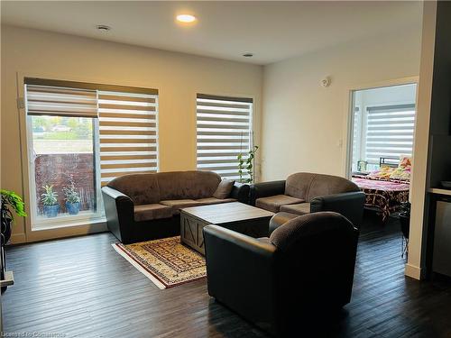 204-408 Dundas Street S, Cambridge, ON - Indoor Photo Showing Living Room