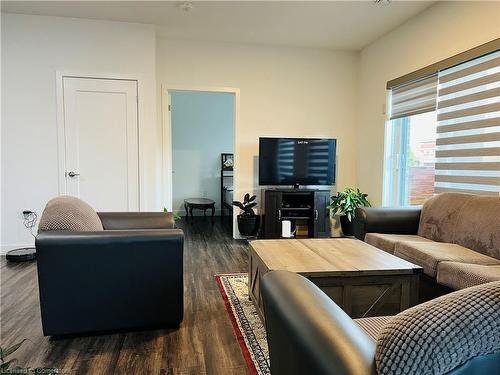 204-408 Dundas Street S, Cambridge, ON - Indoor Photo Showing Living Room