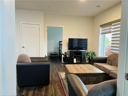 204-408 Dundas Street S, Cambridge, ON - Indoor Photo Showing Living Room