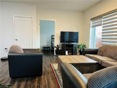 204-408 Dundas Street S, Cambridge, ON - Indoor Photo Showing Living Room