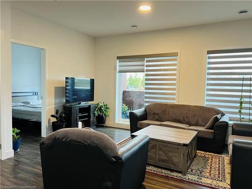 204-408 Dundas Street S, Cambridge, ON - Indoor Photo Showing Living Room