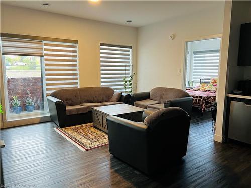 204-408 Dundas Street S, Cambridge, ON - Indoor Photo Showing Living Room