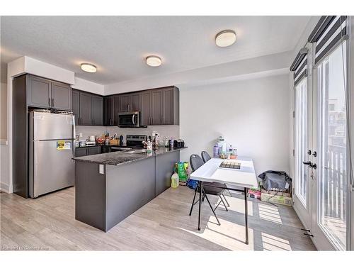 35-99 Roger Street, Waterloo, ON - Indoor Photo Showing Kitchen