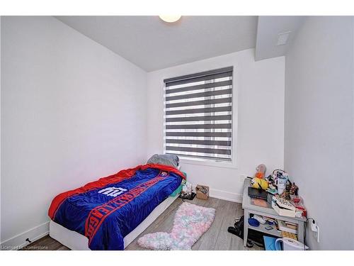 35-99 Roger Street, Waterloo, ON - Indoor Photo Showing Bedroom