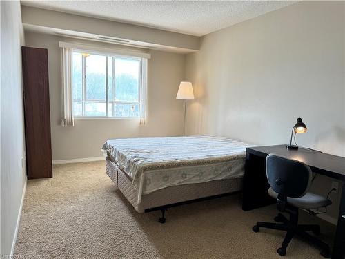 608-265 Westcourt Place, Waterloo, ON - Indoor Photo Showing Bedroom