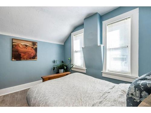 270 Queen Street E, Cambridge, ON - Indoor Photo Showing Bedroom