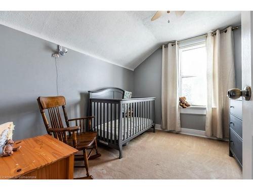 270 Queen Street E, Cambridge, ON - Indoor Photo Showing Bedroom