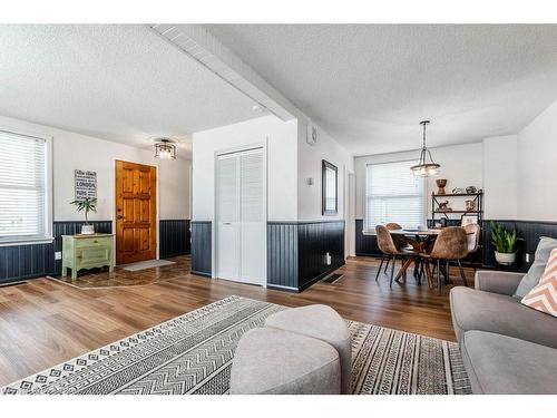 270 Queen Street E, Cambridge, ON - Indoor Photo Showing Living Room