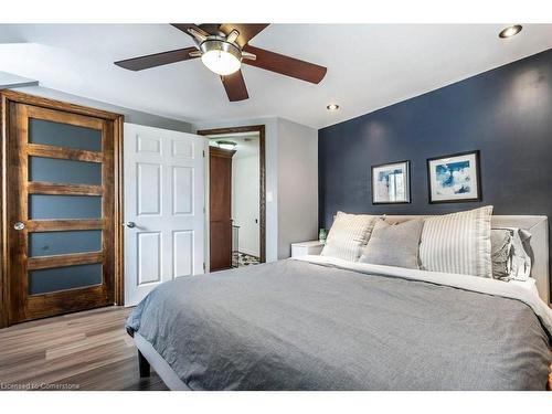 270 Queen Street E, Cambridge, ON - Indoor Photo Showing Bedroom