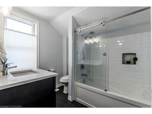 270 Queen Street E, Cambridge, ON - Indoor Photo Showing Bathroom