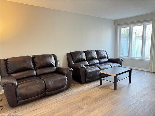 388 Laurel Gate Drive, Waterloo, ON - Indoor Photo Showing Living Room