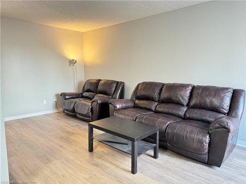 388 Laurel Gate Drive, Waterloo, ON - Indoor Photo Showing Living Room