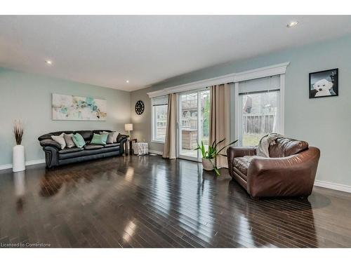 23 Upper Mercer Street, Kitchener, ON - Indoor Photo Showing Living Room