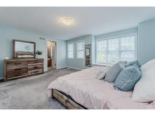 23 Upper Mercer Street, Kitchener, ON - Indoor Photo Showing Bedroom