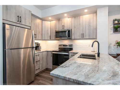 1601-60 Charles Street W, Kitchener, ON - Indoor Photo Showing Kitchen With Double Sink With Upgraded Kitchen