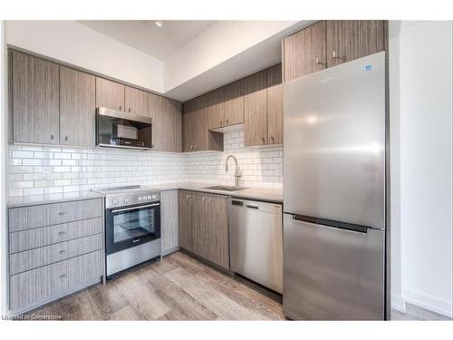 1610-15 Wellington St S, Kitchener, ON - Indoor Photo Showing Kitchen With Upgraded Kitchen