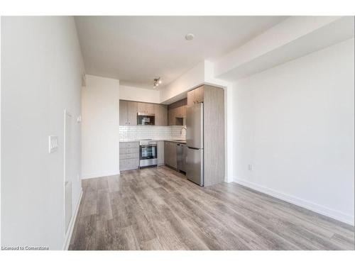 1610-15 Wellington St S, Kitchener, ON - Indoor Photo Showing Kitchen