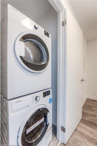 1610-15 Wellington St S, Kitchener, ON - Indoor Photo Showing Laundry Room