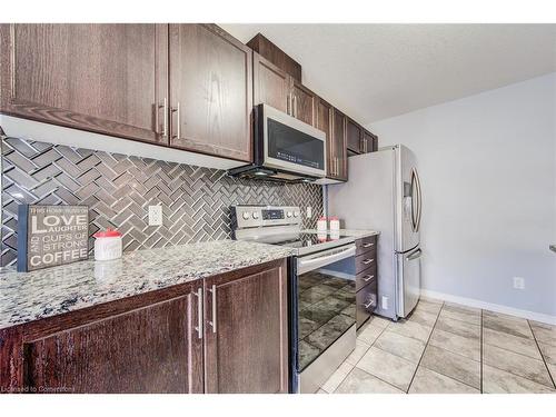 106-135 Hardcastle Drive, Cambridge, ON - Indoor Photo Showing Kitchen