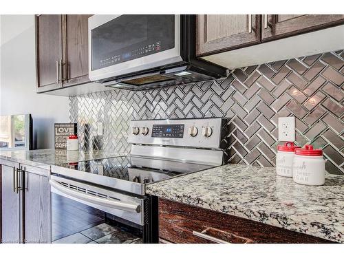 106-135 Hardcastle Drive, Cambridge, ON - Indoor Photo Showing Kitchen With Upgraded Kitchen