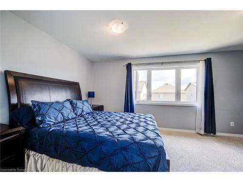 106-135 Hardcastle Drive, Cambridge, ON - Indoor Photo Showing Bedroom