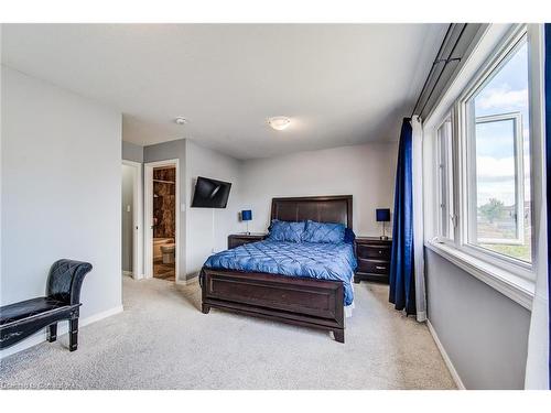 106-135 Hardcastle Drive, Cambridge, ON - Indoor Photo Showing Bedroom