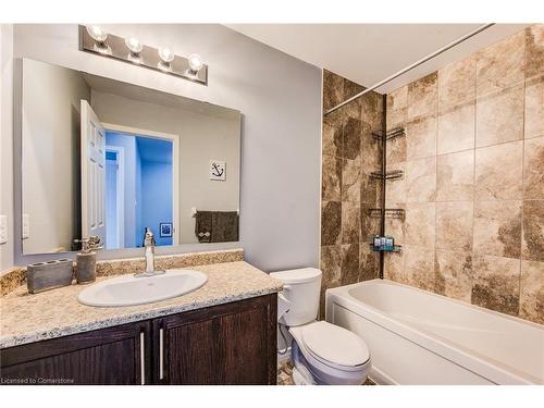 106-135 Hardcastle Drive, Cambridge, ON - Indoor Photo Showing Bathroom