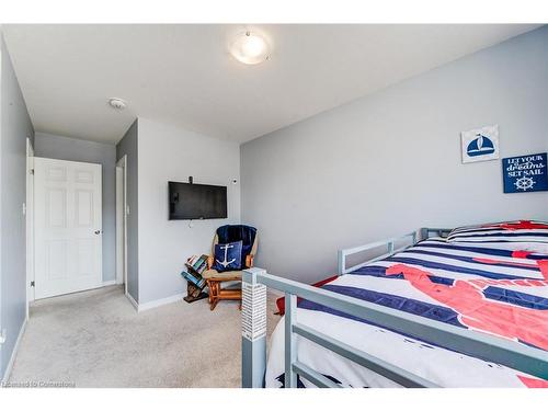 106-135 Hardcastle Drive, Cambridge, ON - Indoor Photo Showing Bedroom