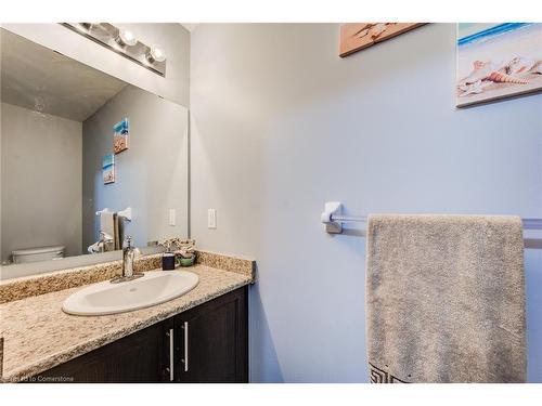 106-135 Hardcastle Drive, Cambridge, ON - Indoor Photo Showing Bathroom