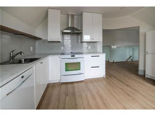 D-706 Queenston Road, Cambridge, ON - Indoor Photo Showing Kitchen