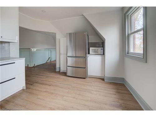 D-706 Queenston Road, Cambridge, ON - Indoor Photo Showing Kitchen