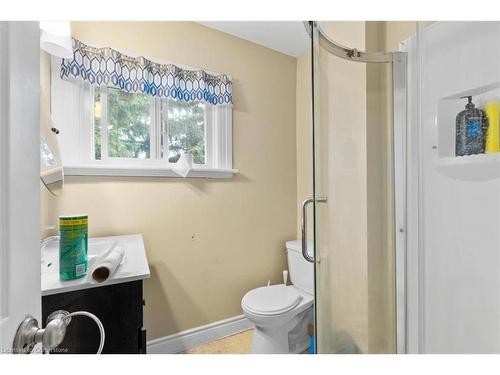 8 Campbell Street, Brantford, ON - Indoor Photo Showing Bathroom