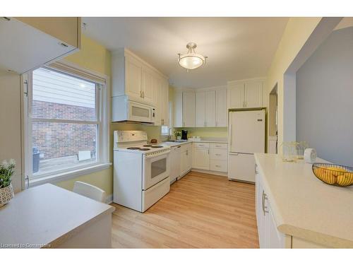 142 Spadina Road W, Kitchener, ON - Indoor Photo Showing Kitchen