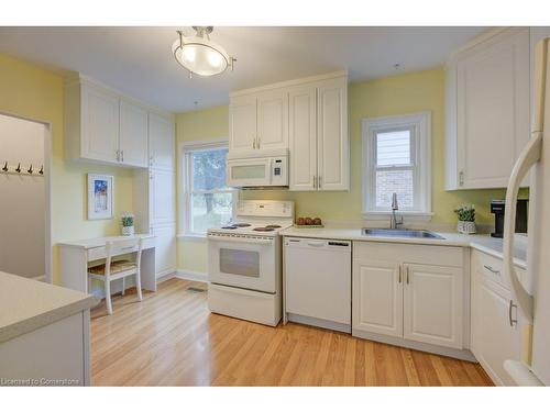 142 Spadina Road W, Kitchener, ON - Indoor Photo Showing Kitchen