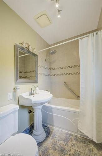 142 Spadina Road W, Kitchener, ON - Indoor Photo Showing Bathroom