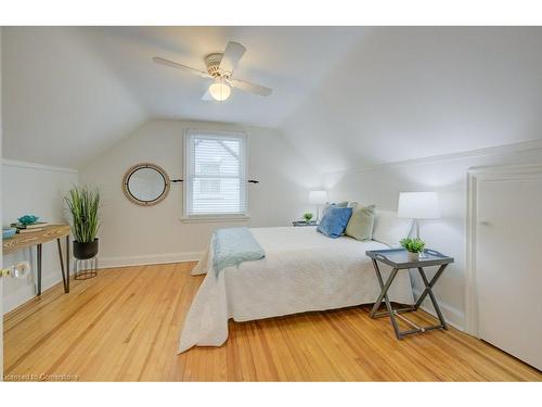 142 Spadina Road W, Kitchener, ON - Indoor Photo Showing Bedroom