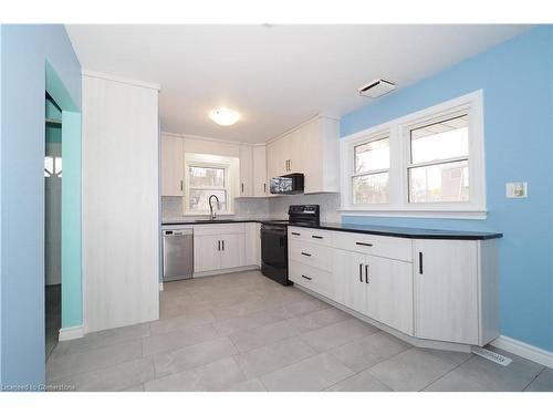 134 Patricia Avenue, Kitchener, ON - Indoor Photo Showing Kitchen