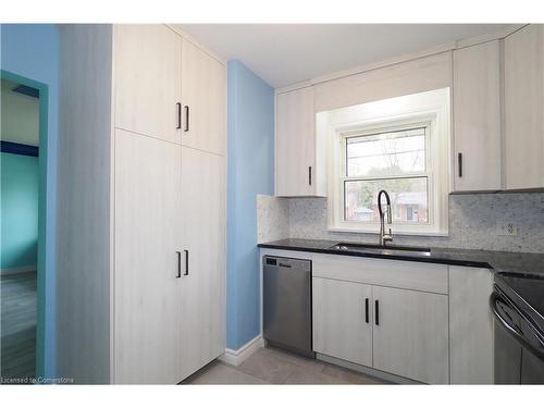 134 Patricia Avenue, Kitchener, ON - Indoor Photo Showing Kitchen