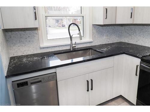 134 Patricia Avenue, Kitchener, ON - Indoor Photo Showing Kitchen