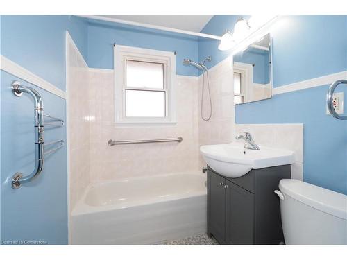 134 Patricia Avenue, Kitchener, ON - Indoor Photo Showing Bathroom